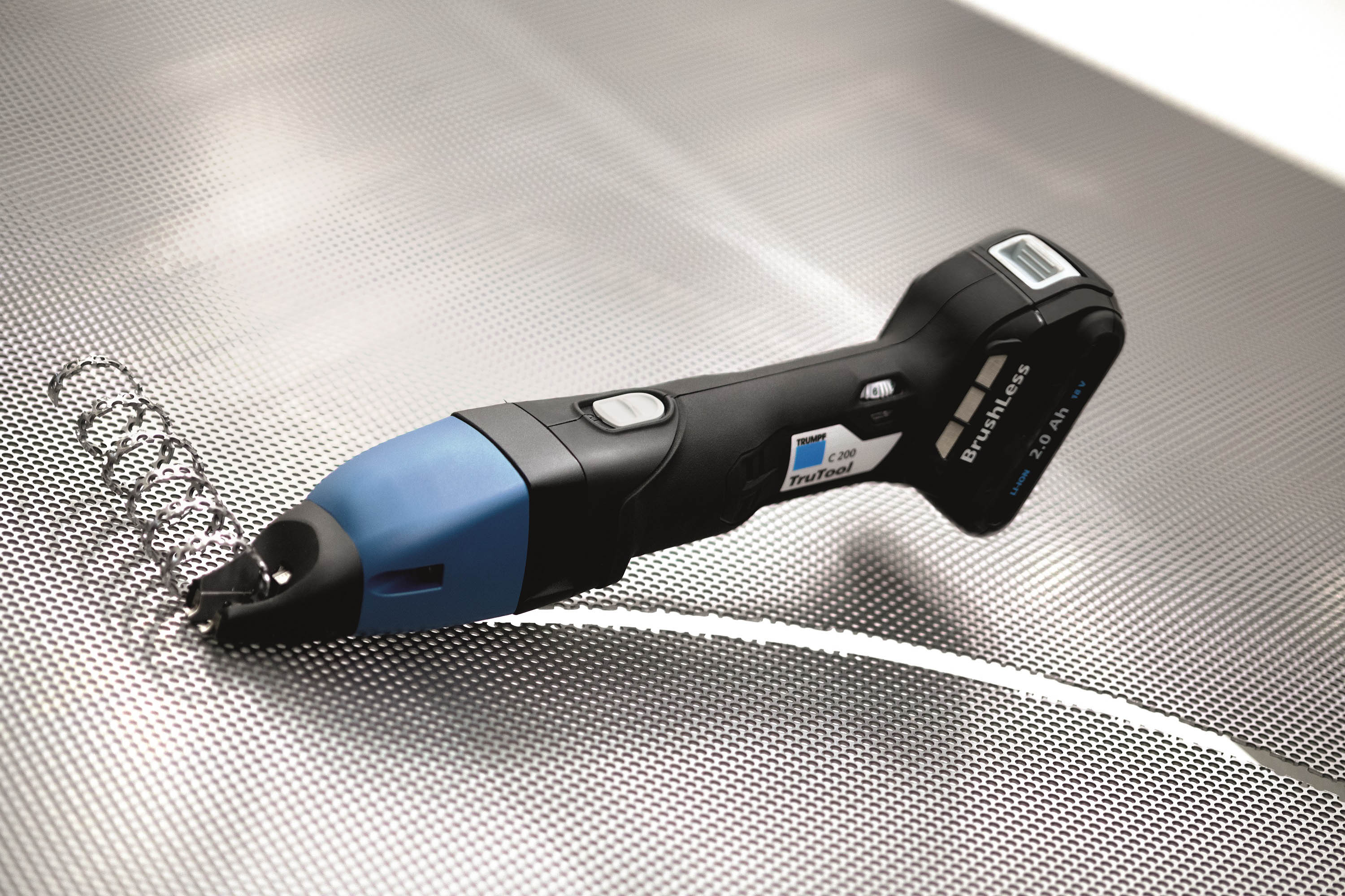 Cordless slitting shear for spiral ducts Engineer News Network