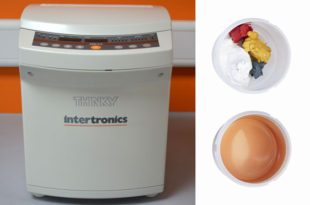 Mixing machine for liquids, pastes and powders