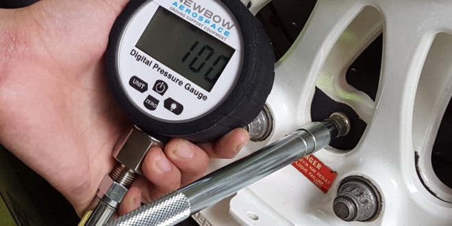 Aviation: digital tyre pressure checking gauges