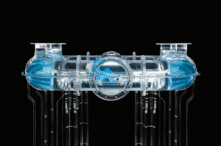 Swimming robot inspired by nature