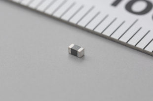 Filter ferrite bead for high frequency, high current automotive applications