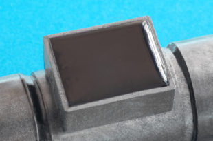 Epoxy potting compound with excellent flow properties