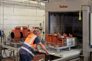 Aqueous washing and rinsing system for pumps
