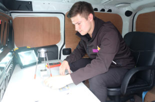 Mobile resin and varnish condition-testing laboratory