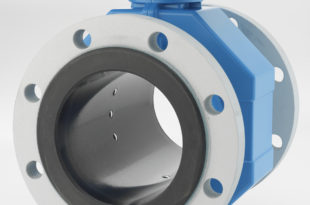Electromagnetic flowmeter without measuring tube restriction