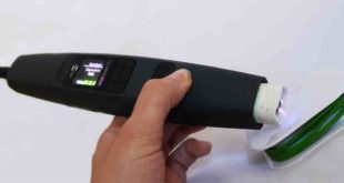 Handheld plasma treatment device