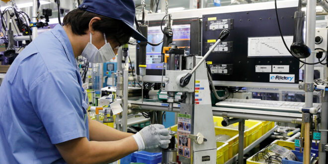 Manufacturing: let your cobot take the strain