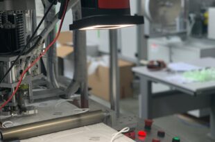 Self-contained, out-of-the-box vision inspection system