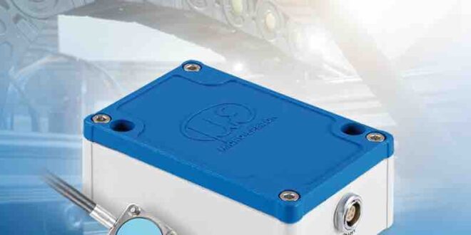 Active capacitive measurement system incorporates preamplifier within the sensor head